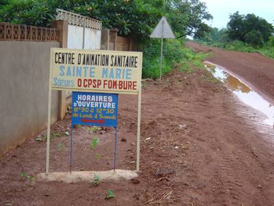 http://www.phans.asso.fr/Les%20missions/Octobre%20-%20Novembre%202009%20-%20John%20et%20Vincent/1.Le%20centre%20de%20Banikanni.JPG